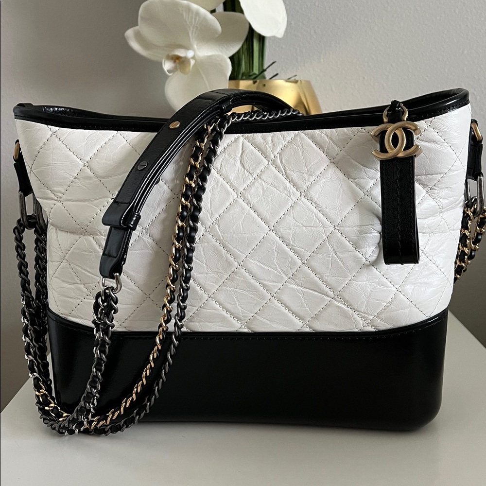Authentic CHANEL CC Gabrielle Chain Shoulder BagCalfskin Leather - Picture 4 of 17
